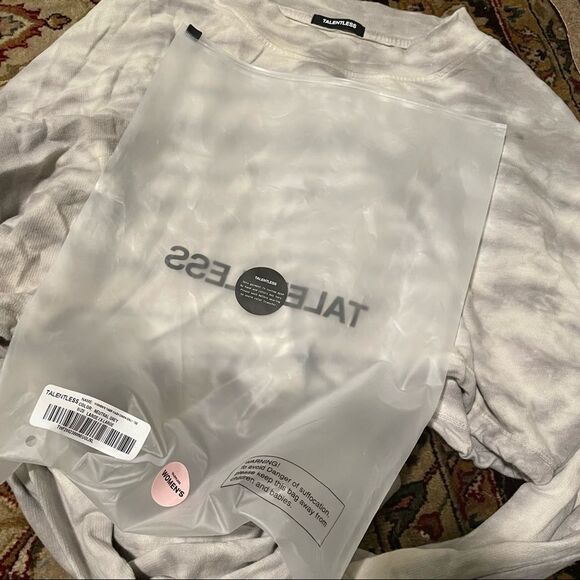 ‼️TALENTLESS CINCH CROP SWEATSHIRT‼️ - Picture 7 of 8
